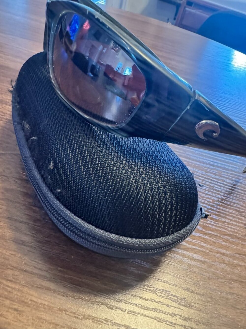 Costa Del Mar Gray Striped Wrap Sunglasses Read Condition With Case - Picture 9 of 13